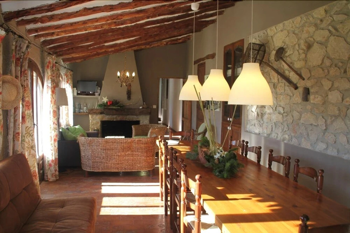 Dining 15 of 16