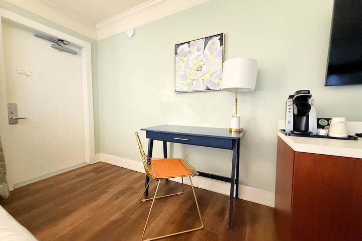 Room 16 of 61