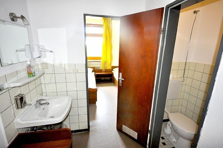 Room 12 of 31