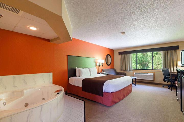 1 King Bed (9 of 10)