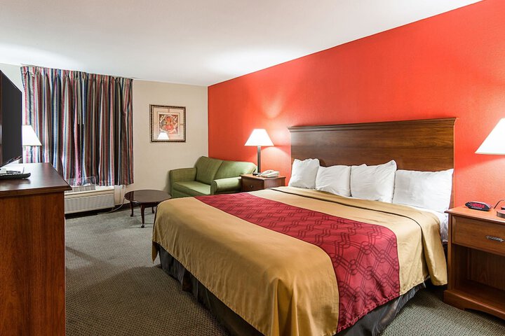 1 King Bed (14 of 15)