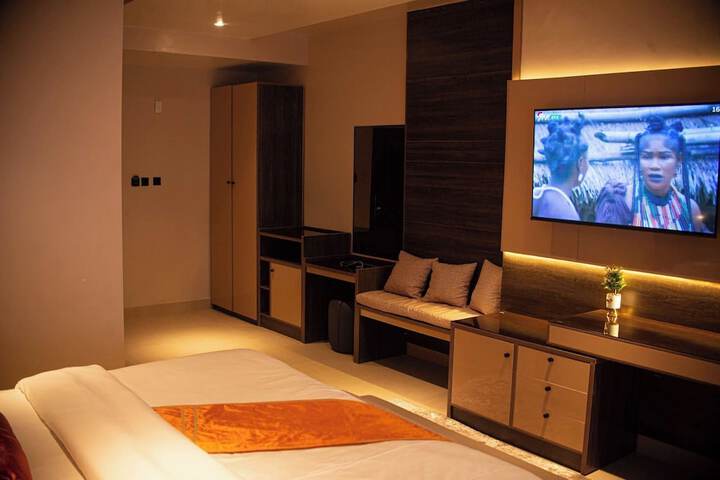 Room 2 of 36