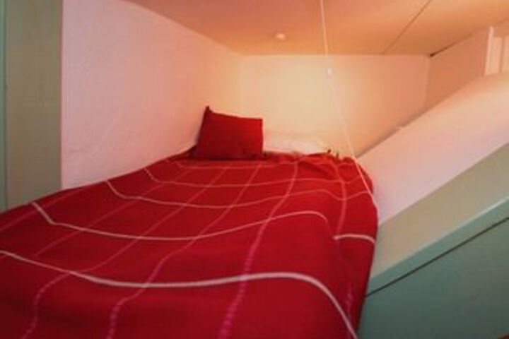 Room 6 of 31