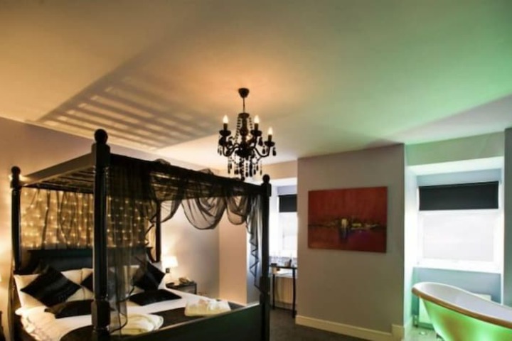 Room 6 of 48