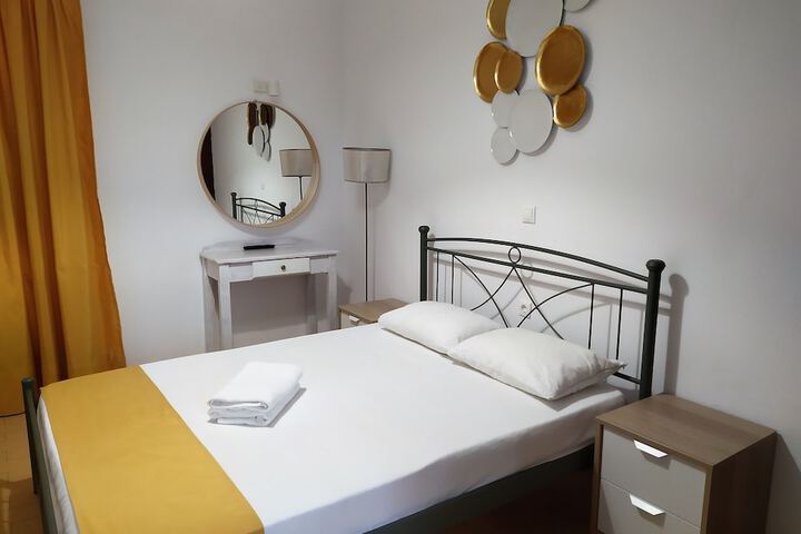 Room 15 of 72