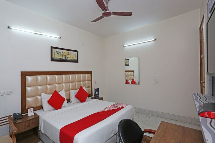 Room 11 of 26