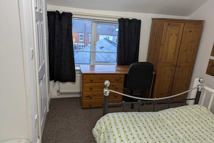 Room 7 of 13