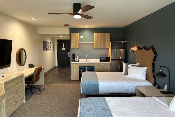 Room 6 of 16