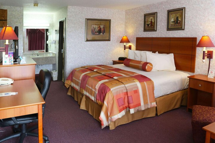 1 King Bed (7 of 9)