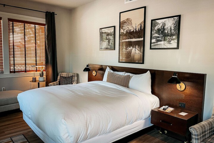 1 King Bed (2 of 20)
