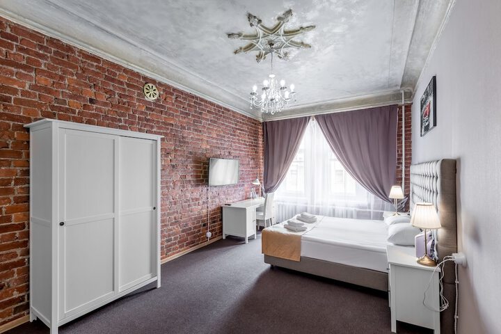 Room 33 of 63