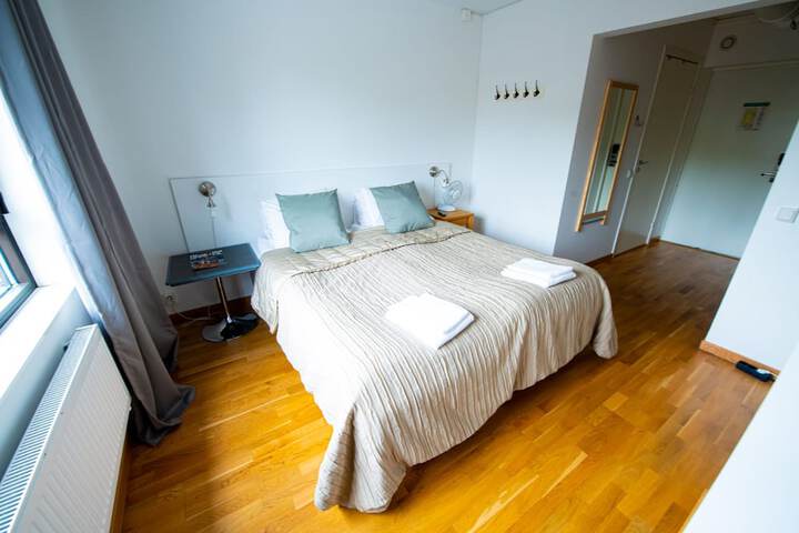 Room 4 of 24