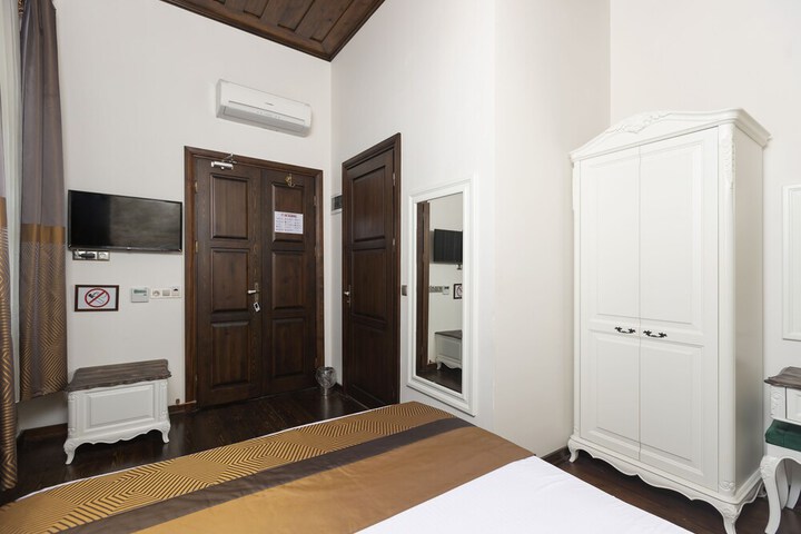 Room 53 of 86