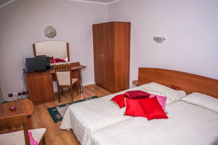 Room 16 of 82