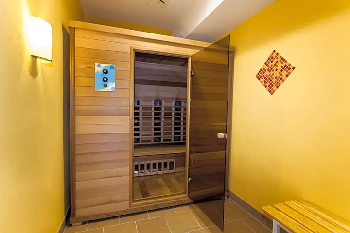 Room 6 of 24