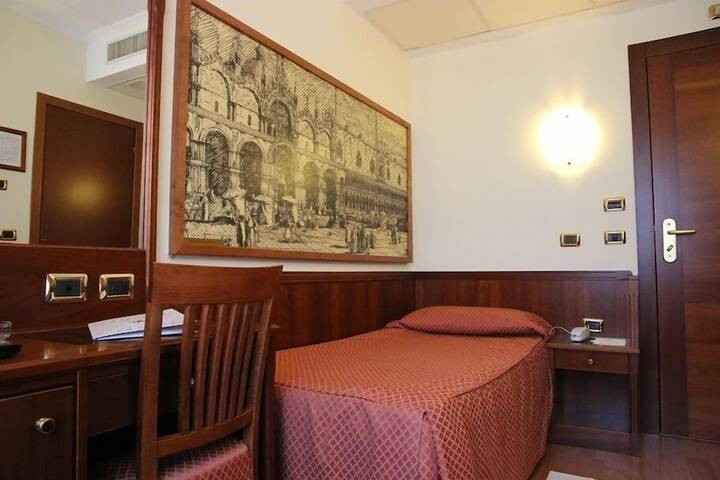 Room 3 of 25