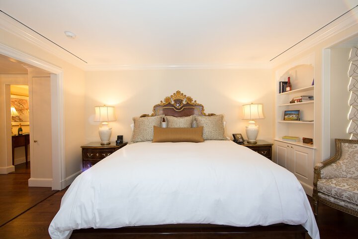 Room 4 of 221