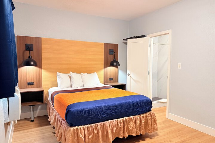 Room 12 of 18
