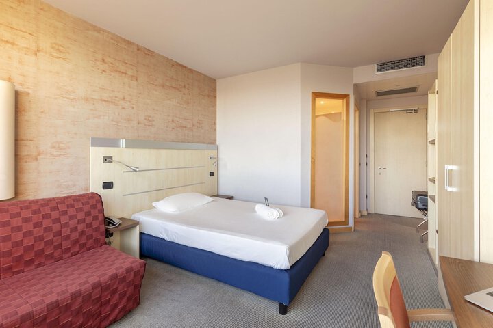 Room 14 of 35