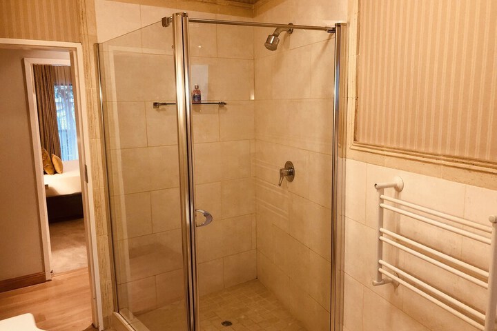 Room 3 of 86