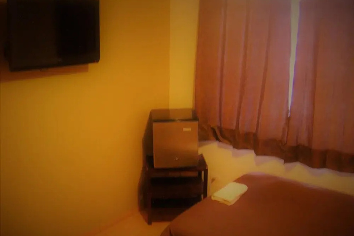 Room 3 of 16