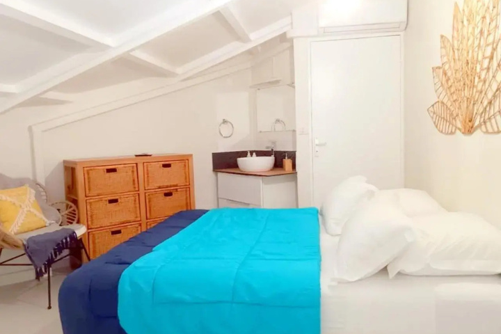 Room 4 of 17