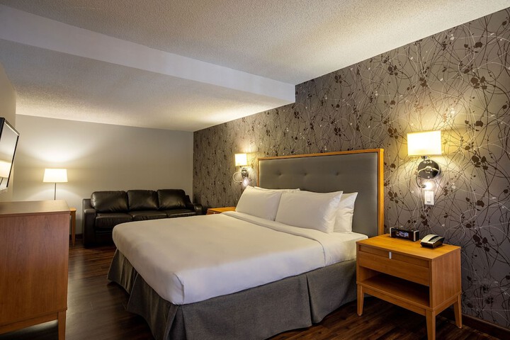 1 King Bed (11 of 15)