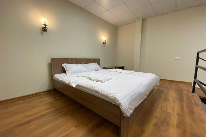 Room 4 of 18