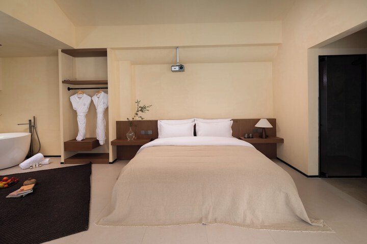 Room 42 of 80
