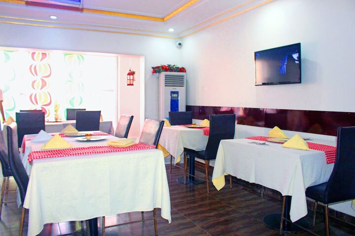 Dining 74 of 93