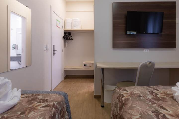 Room 12 of 152
