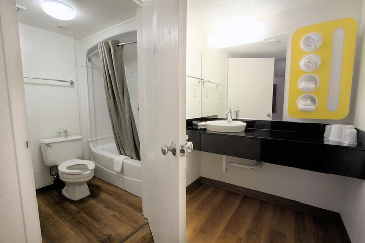 Room 16 of 27