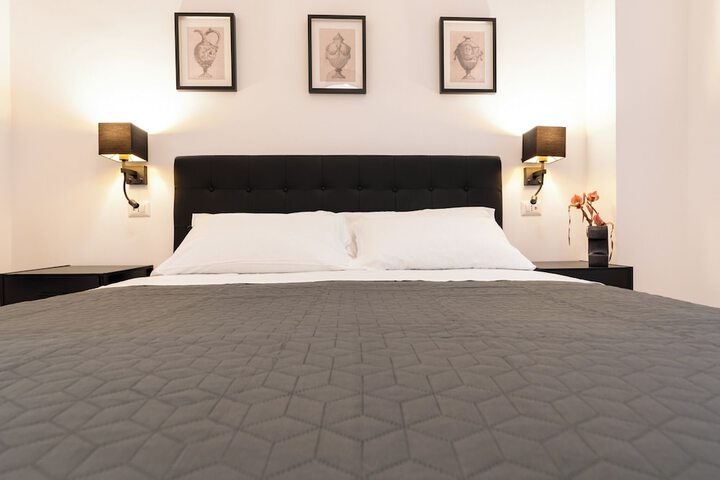 Room 7 of 25