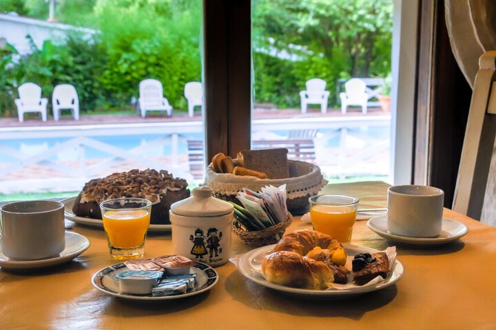 Breakfast/Coffee Service 17 of 28
