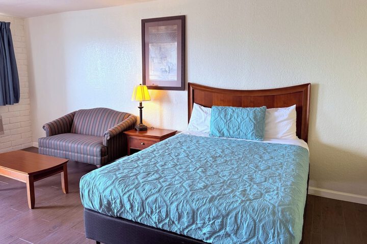 Room 4 of 25