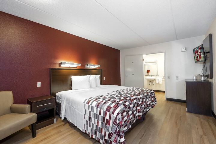 Double Deluxe King Bed (4 of 9)