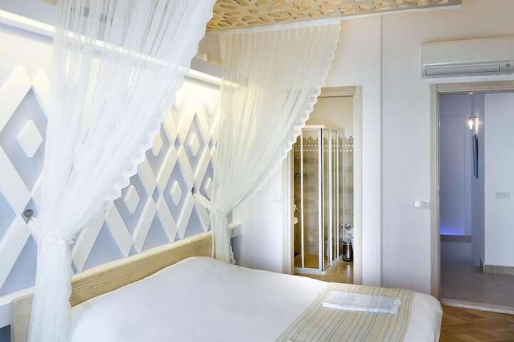 Room 7 of 19