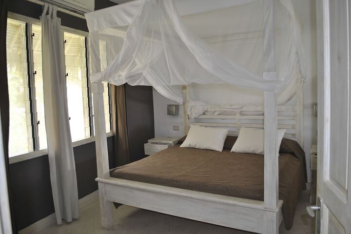 Room 2 of 44