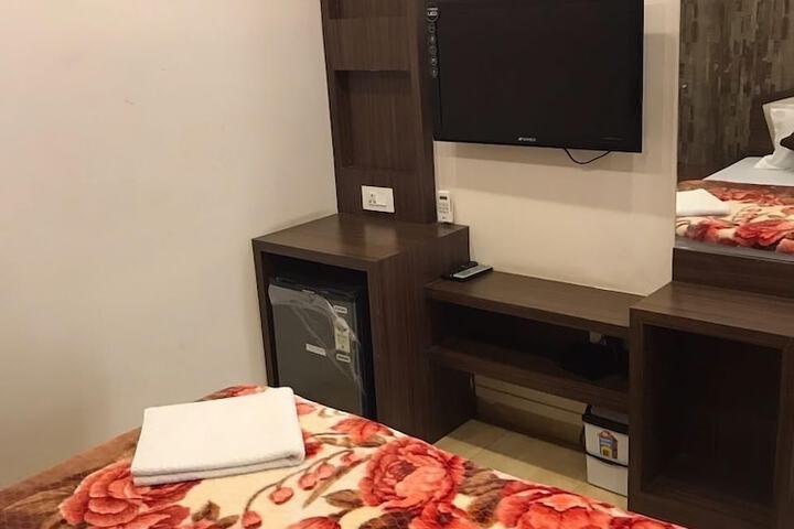 Room 9 of 48