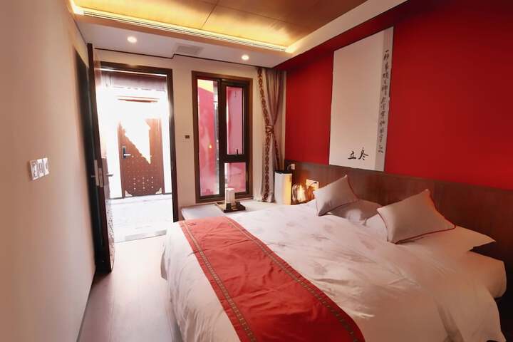 Room 4 of 14