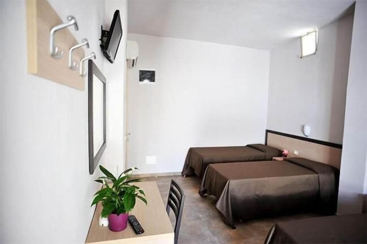 Room 12 of 35