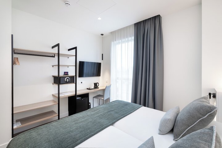 Room 5 of 52