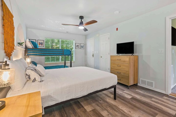 Room 6 of 24