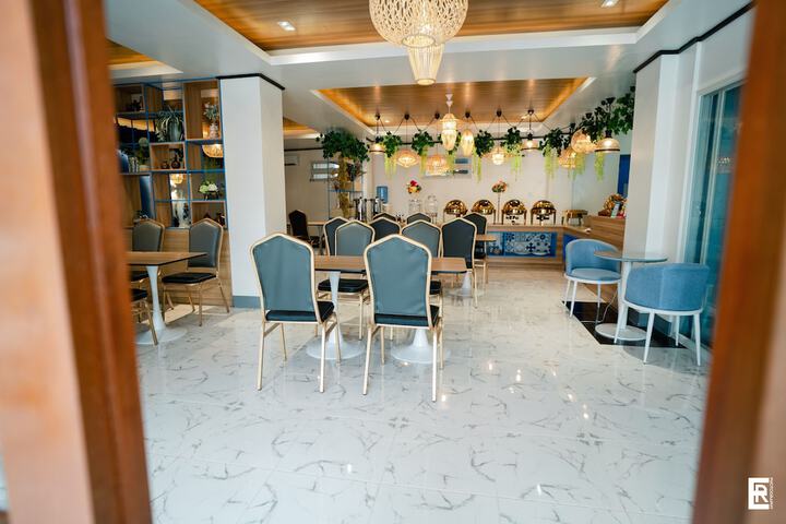 Dining 103 of 188