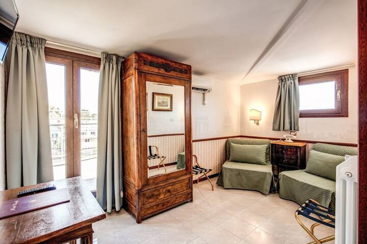 Room 40 of 72