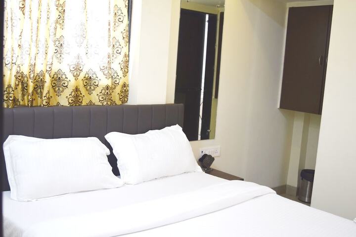 Room 7 of 25