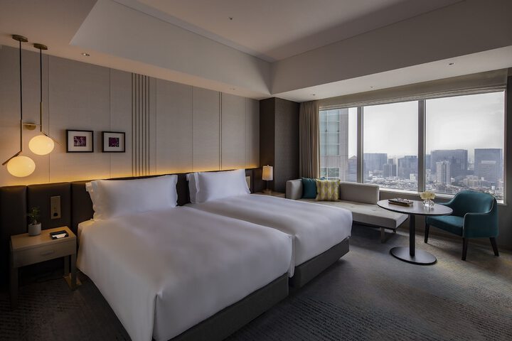 Room 13 of 196