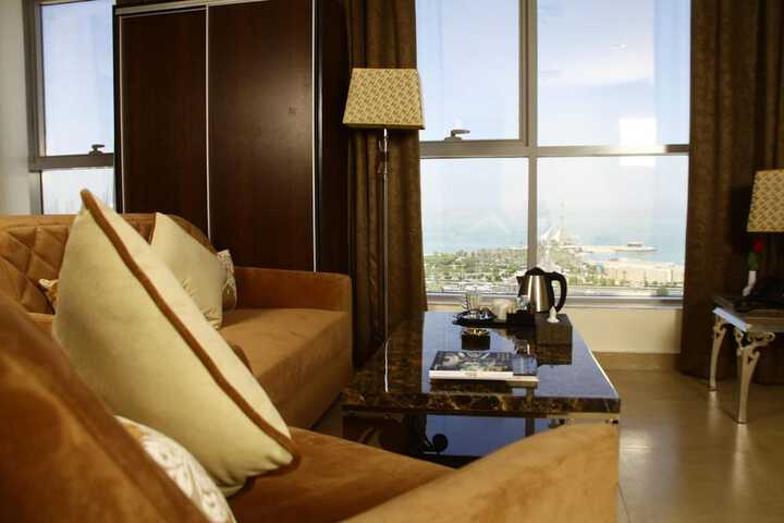 Room 32 of 47