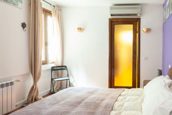Room 7 of 14