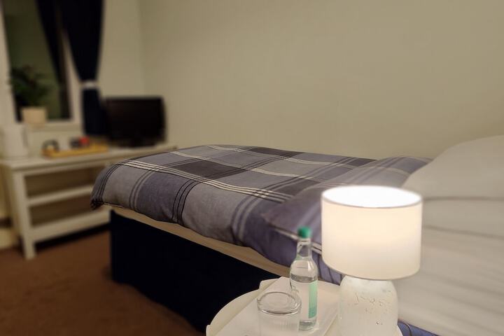 Room 5 of 27